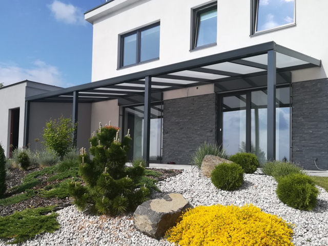 Inspirace pro luxusní venkovní posezení s hliníkovou konstrukcí