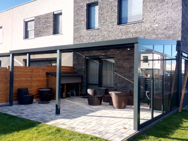 Prodloužení sezóny díky pergole s bočním zasklením